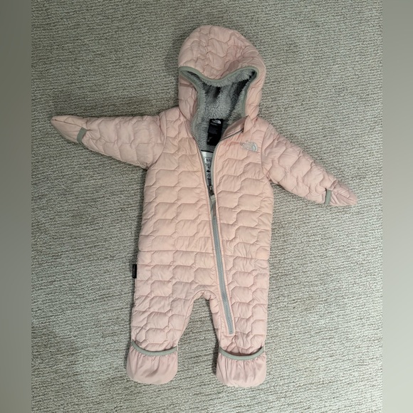 Baby ThermoBall snowsuit by North Face- excellent condition! - Picture 1 of 3
